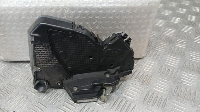 TOYOTA 6903048130 Замок передней правой двери в наличии Ирпень