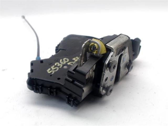 Fecho da porta dianteira esquerda 6904042240 TOYOTA