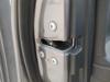 Fecho da porta dianteira esquerda 6904053100 TOYOTA