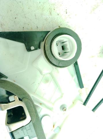 Fecho da porta dianteira esquerda Toyota Yaris P21