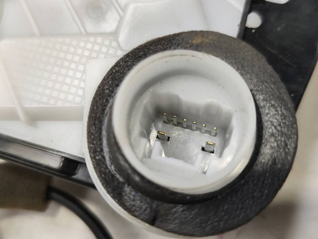 Fecho da porta dianteira esquerda Toyota Yaris P21