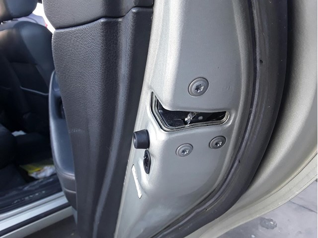 Fechadura traseira direita para Toyota Corolla 1.6 VVT-i (zze121_) 3zzfe 6905002101