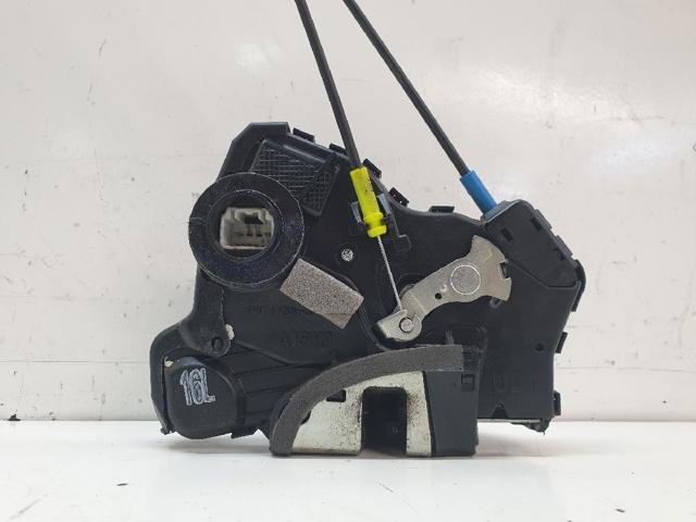 Fecho da porta traseira esquerda 6906002102 TOYOTA