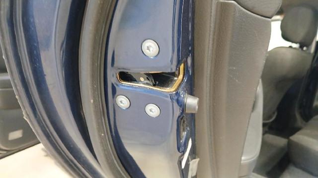 Fecho da porta traseira esquerda 6906002102 TOYOTA