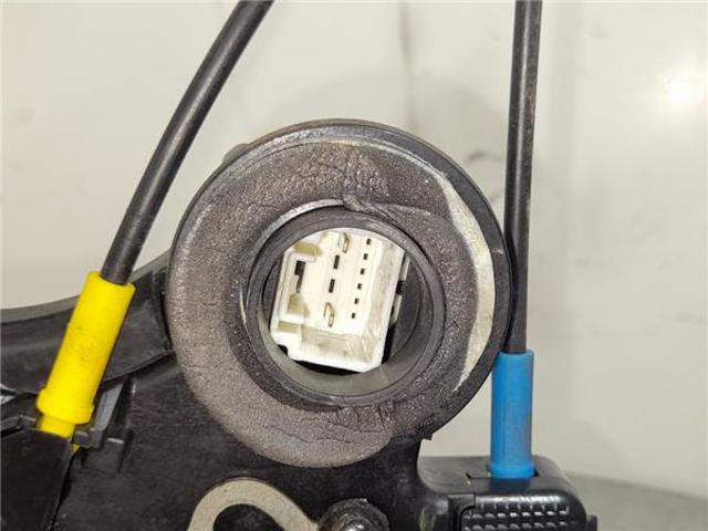 690600F011 TOYOTA Замок двери задней левой купить в Киев