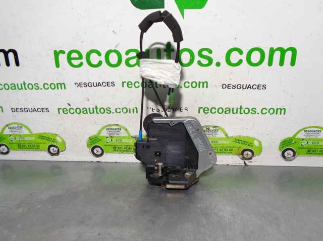 Fecho da porta traseira esquerda 6906033111 Toyota