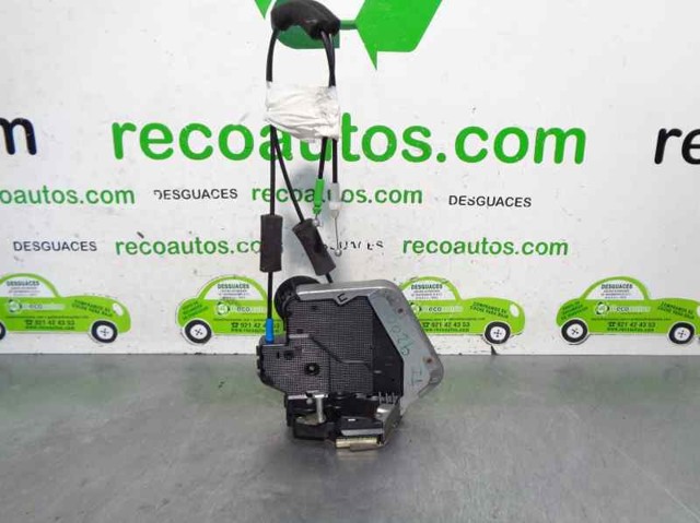 Fecho da porta traseira esquerda 6906033111 Toyota