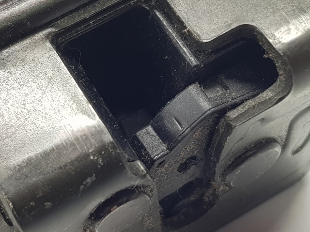 Fecho de tampa de porta-malas (de 3ª/5ª porta traseira) Toyota Corolla R10