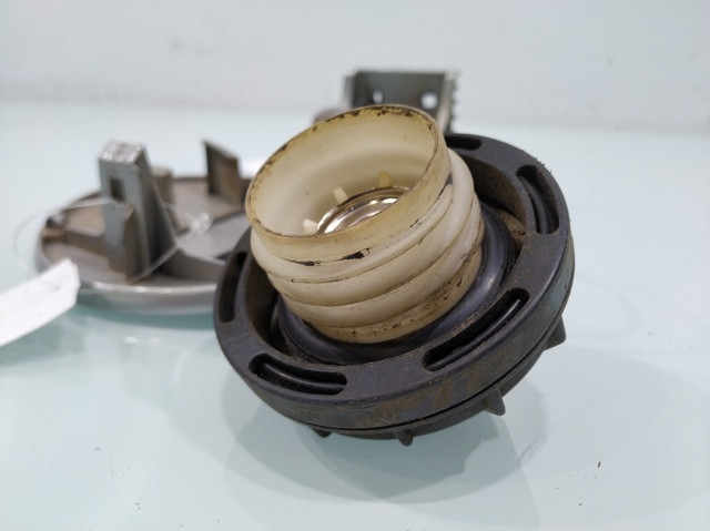 6951026002 HYUNDAI Лючок бензобака (топливного бака) купить в Николаев
