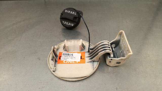 695102K000 HYUNDAI Лючок бензобака (топливного бака) купить в Павлоград