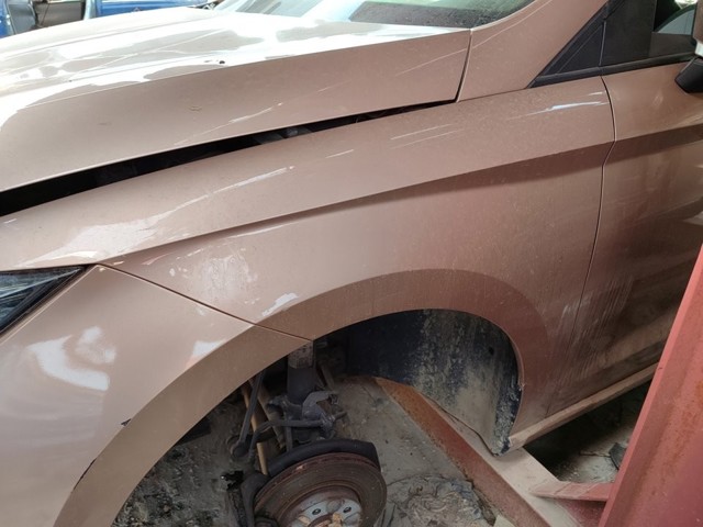 Pára-lama dianteiro esquerdo 6F0821105B VAG