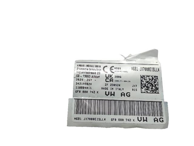 VAG 6F0880742K Шторка боковая, правая в наличии Каменское