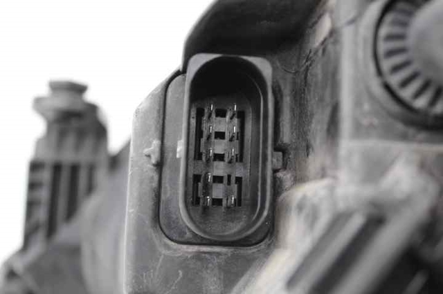 VAG 6J1941022K Правая фара в наличии Житомир