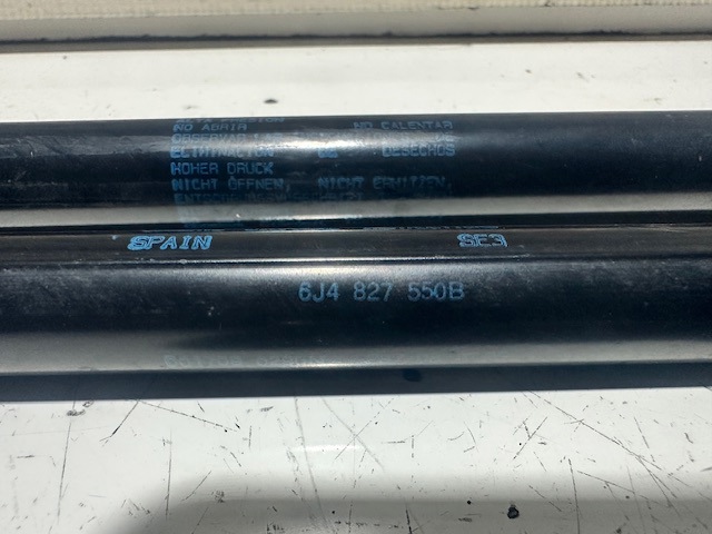 Amortecedor de tampa de porta-malas (de 3ª/5ª porta traseira) 6J4827550B VAG