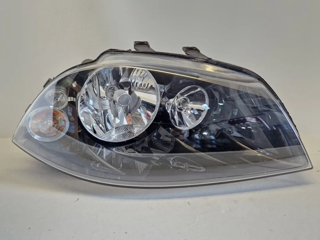 6L1941006M VAG Правая фара купить в Ужгород