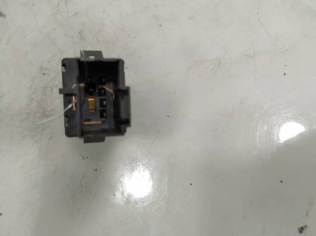 Botão de ativação do sinal de emergência Seat Ibiza 3 6L1