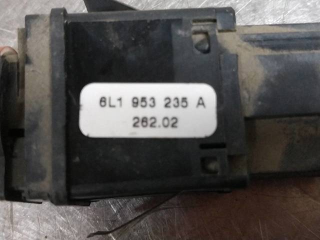 Botão de ativação do sinal de emergência Seat Ibiza 3 6L1