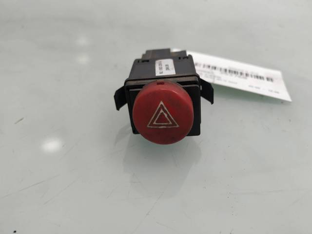 Botão de ativação do sinal de emergência Seat Ibiza 3 6L1