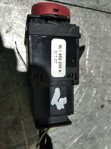 Botão de ativação do sinal de emergência Seat Ibiza 3 6L1