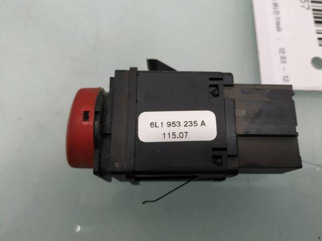 Botão de ativação do sinal de emergência Seat Ibiza 3 6L1