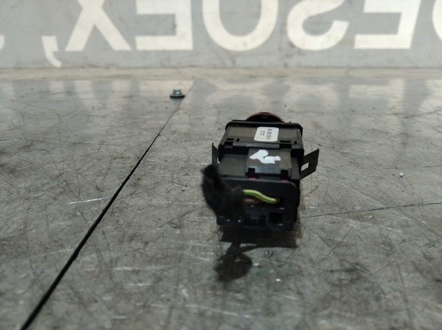 Botão de ativação do sinal de emergência Seat Ibiza 3 6L1