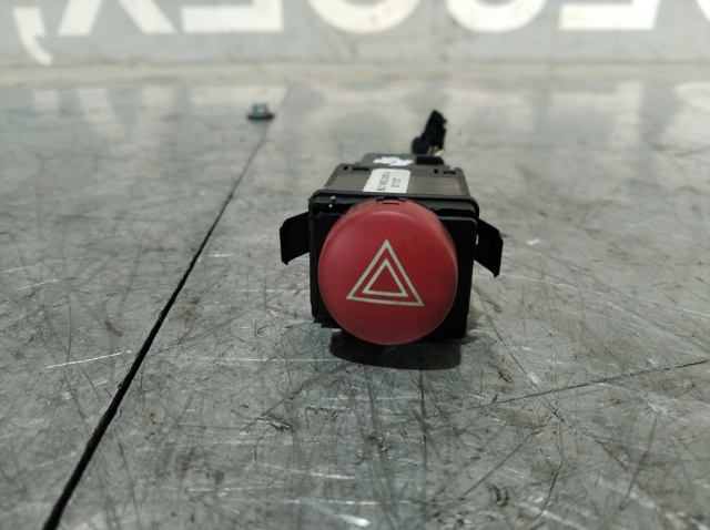 Botão de ativação do sinal de emergência Seat Ibiza 3 6L1