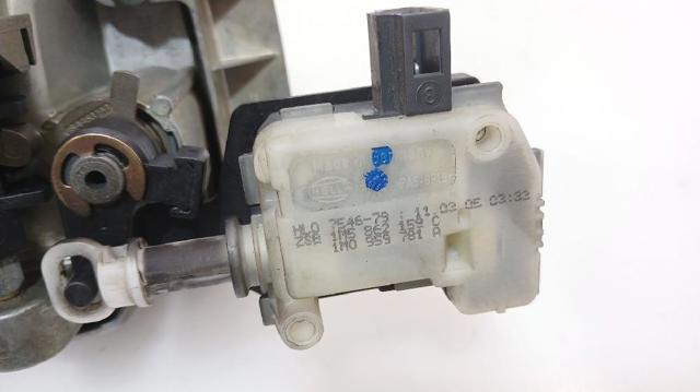 6L6827565B Петля задней двери купить Днепр
