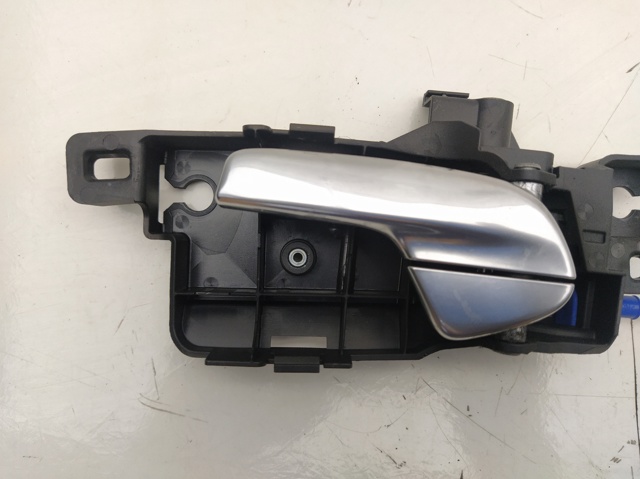 Fecho da porta dianteira esquerda 6M2AR21813EB FORD