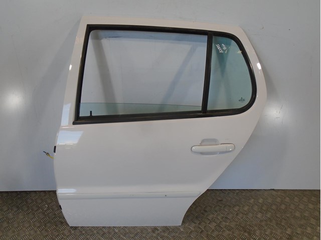 Porta traseira esquerda para Volkswagen Polo 50 1.0 AER 6N4833055C