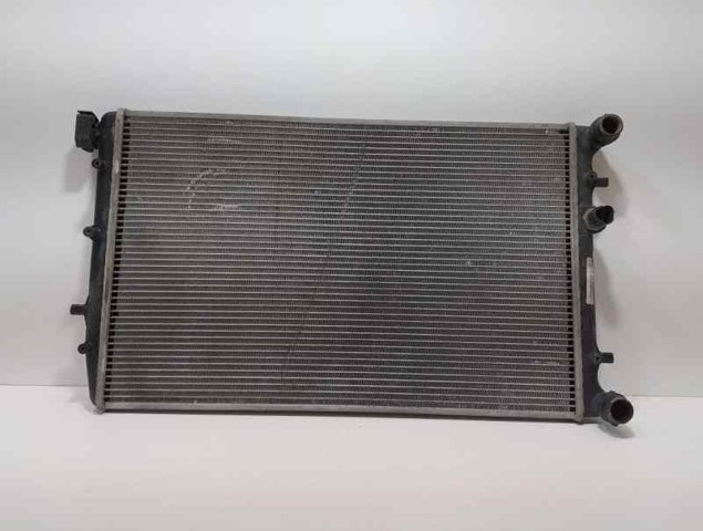 Radiador de esfriamento de motor 6Q0121253R VAG