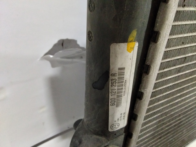 Radiador de esfriamento de motor 6Q0121253R VAG