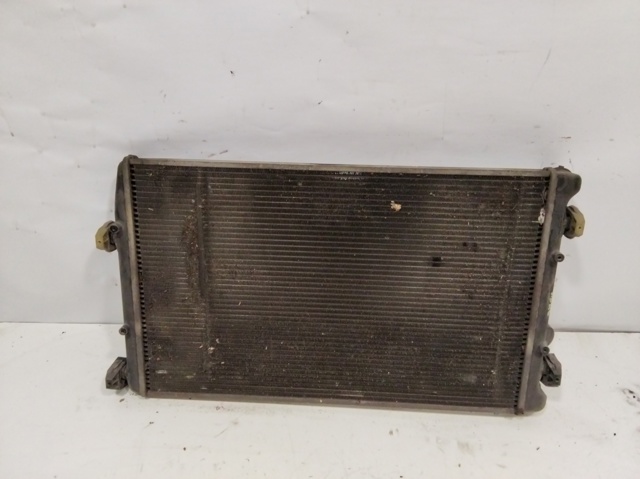 Radiador de esfriamento de motor 6Q0121253R VAG