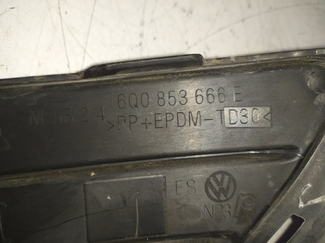 VAG 6Q0853666E Заглушка (решетка) противотуманных фар бампера переднего правая в наличии Каменское