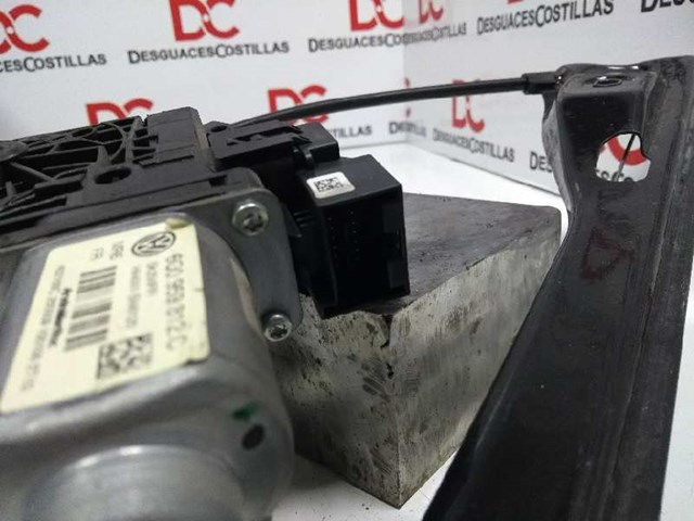 VAG 6Q0959812C Мотор стеклоподъемника двери задней правой в наличии Украина