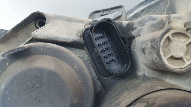 6Q1941008AF VAG Правая фара купить в Николаев