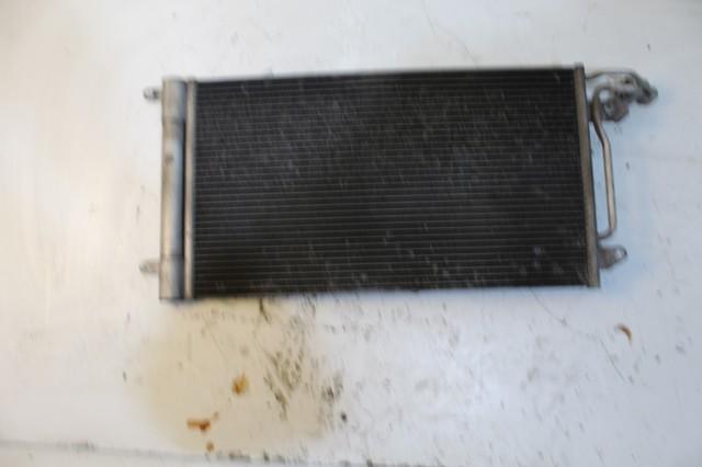 Condensador de ar condicionado / radiador para Skoda Fabia II 1.6 TDI Cay 6R0820411D