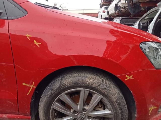 Pára-lama dianteiro direito 6R0821106H VAG