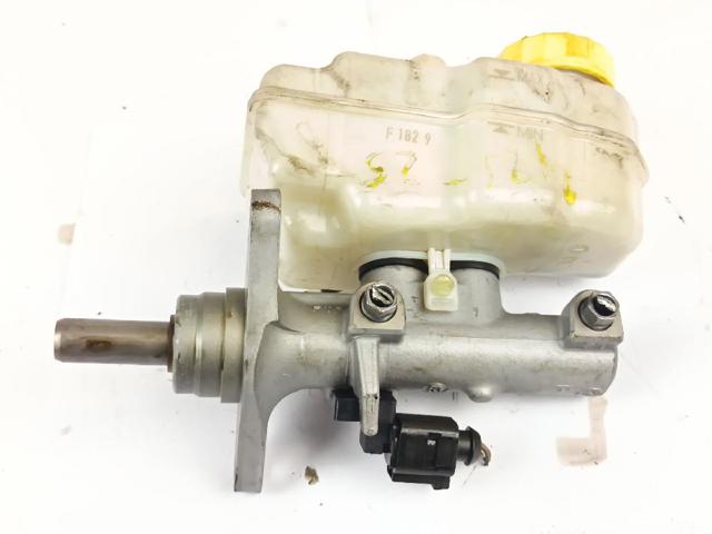 Cilindro mestre do freio 6R1611019A VAG