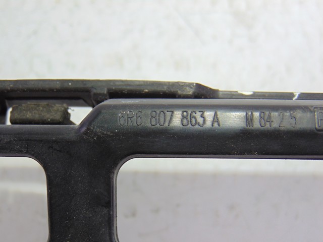 6R6807863A VAG Кронштейн бампера заднего центральный купить в Киев