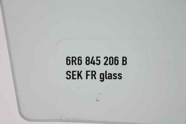 6R6845206B Стекло двери задней правой купить Черкассы