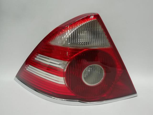 Luz traseira esquerda para Ford Mondeo III (B5Y) (2004-2007) 6S7113405A