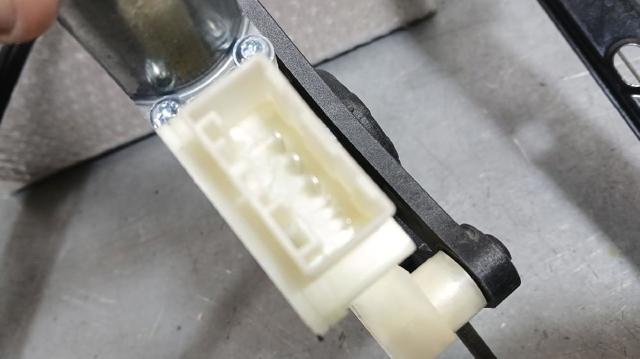 6V0837461C Механизм стеклоподъемника двери передней левой купить Кривой Рог