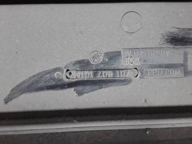 VAG 701807101M Бампер передний в наличии Львов