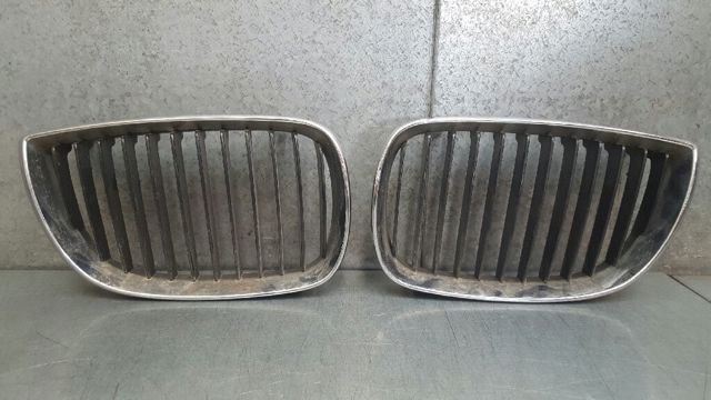 7077129 BMW Решетка радиатора левая купить в Одесса