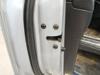 Fecho da porta dianteira esquerda 7121009025 SSANG YONG
