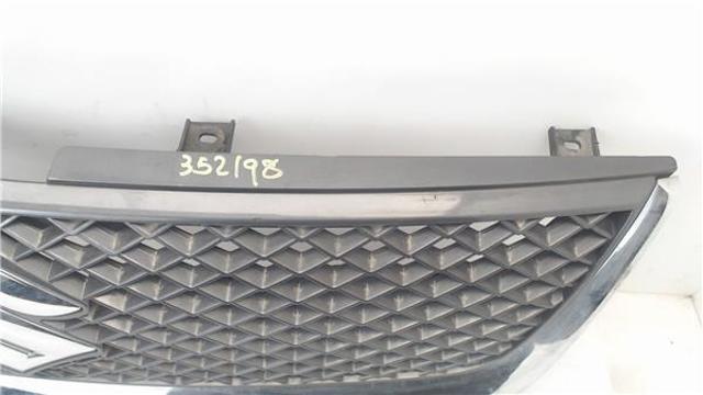 SUZUKI 7174165J0038B Решетка радиатора в наличии Львов