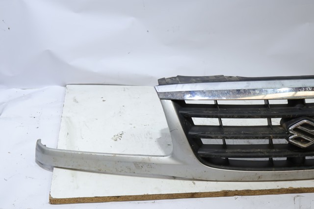 SUZUKI 7211165D11 Решетка радиатора в наличии Украина