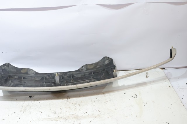 7211165D11 SUZUKI Решетка радиатора купить в Кривой Рог