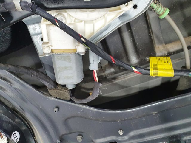 Mecanismo de acionamento de vidro da porta dianteira direita SsangYong Kyron