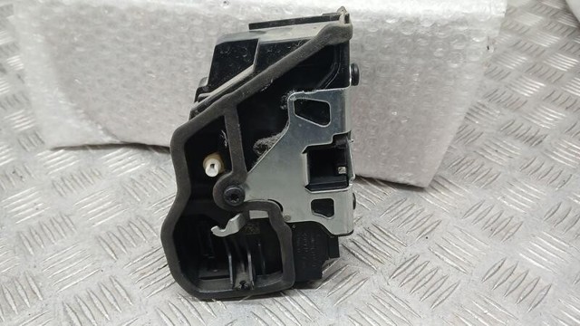 BMW 7318413 Замок двери задней левой в наличии Винница